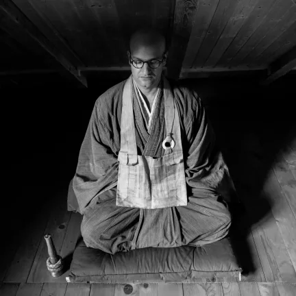 Resilienz Abhärtungstraining im Meditationszentrum Kloster Nigredo mit Meister Abt Reding