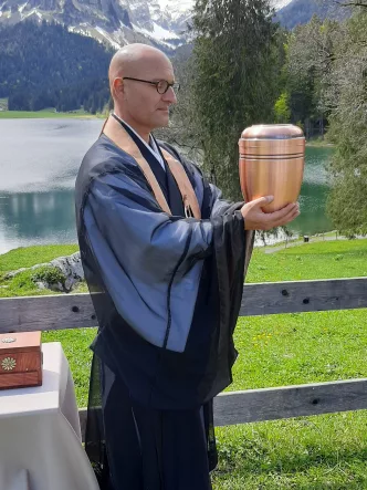 Meditation im Meditationszentrum Kloster Nigredo mit Meister Abt Reding